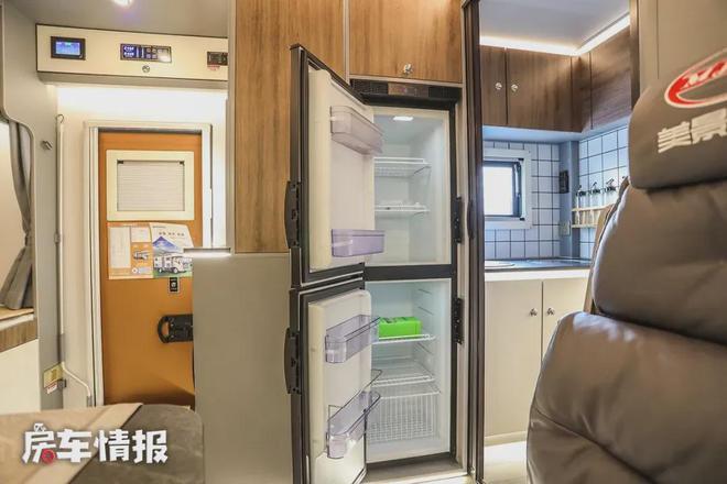 忧配独立厨房内部有大炕和家里一样爱游戏30万级房车天花板！水电无(图10)